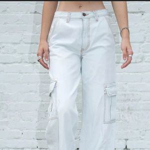 tatum light wash cargo jeans (brandy melville)